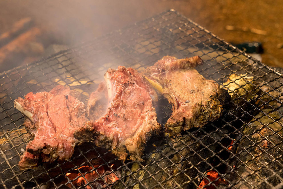 BBQ用途の猪ロース骨つき