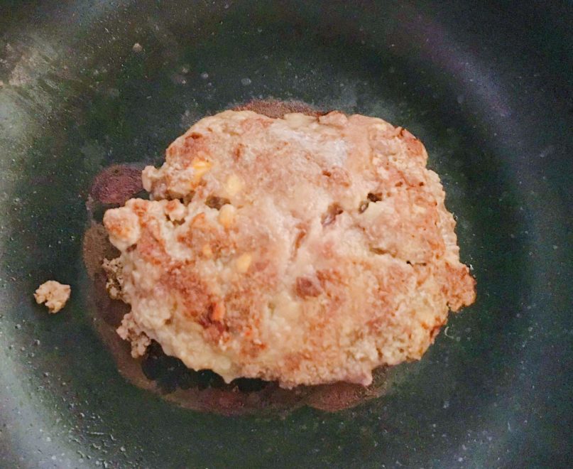 いよいよ焼きます。じゅわじゅわジューシー!