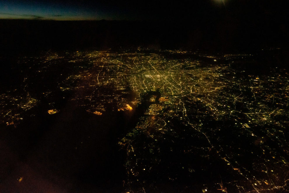 東京..ではなく、帰りの飛行機で撮影した名古屋市街地の夜景