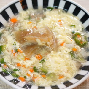 猪皮と青梗菜のスープ