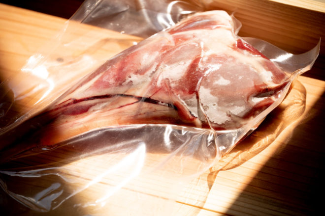 鹿スネ肉骨付き