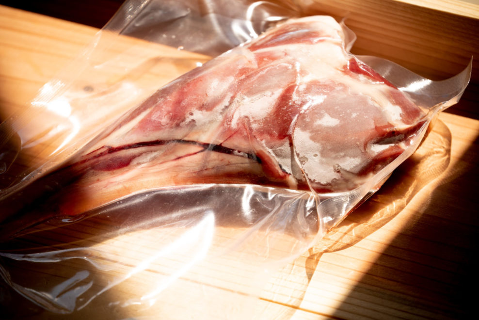鹿の骨付きスネ肉 ペット用