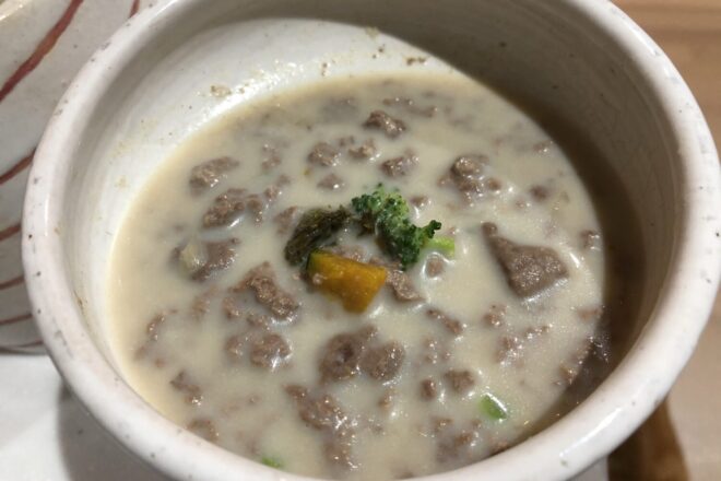 鹿肉の豆乳スープ（グリーントライプトッピング）